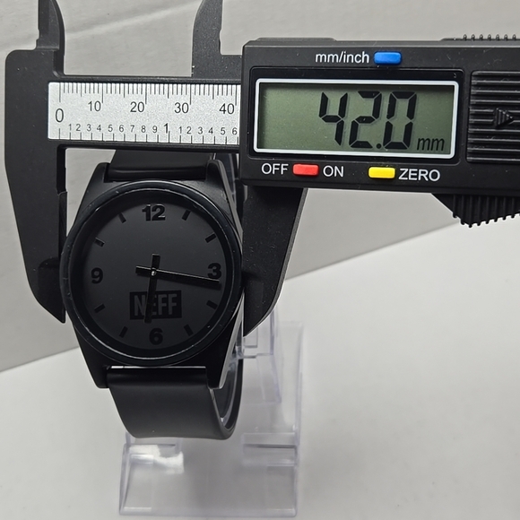 Mens Neff Daily Analog Quartz Watch All Black Silicon Band New Battery - Picture 4 of 10